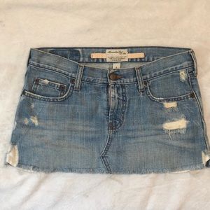 ♥️Abercrombie & Fitch Distress Denim Mini Skirt♥️